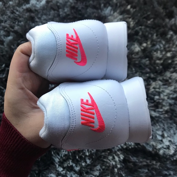 Nike women’s outburst sneakers - Picture 8 of 8